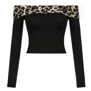 Off-shoulder design and bold leopard print Set